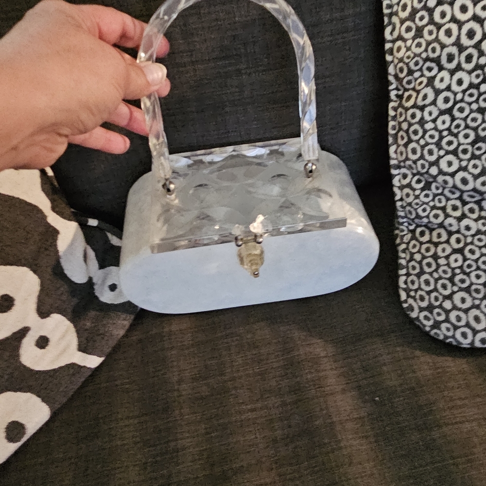 Original Rialto NY Vintage Lucite purse. Excellent condition!! Pearlized white.